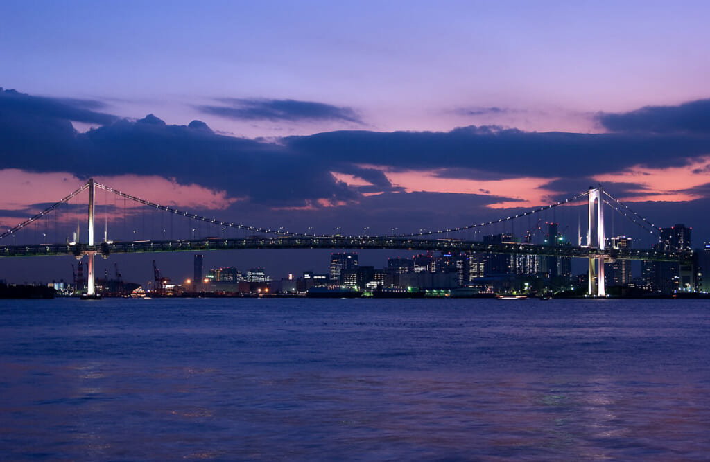 東京の夕暮れ　レインボーブリッジのイメージ